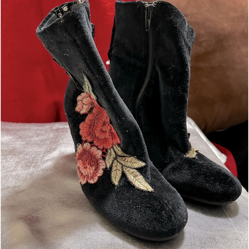Cute zip up boots Christian Soriano size 6.5